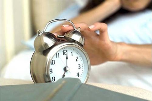Cực SAI LẦM khi để đồng hồ báo thức ở đầu giường, đây là lý do | Bói Tử Vi