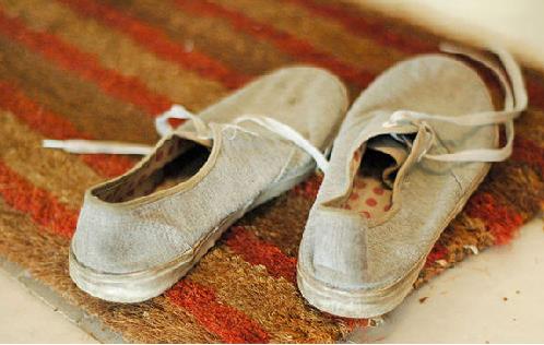 Phong thủy mặt tiền: Chọn thảm trước cửa chính để đón lộc cầu an | Bói Tử Vi