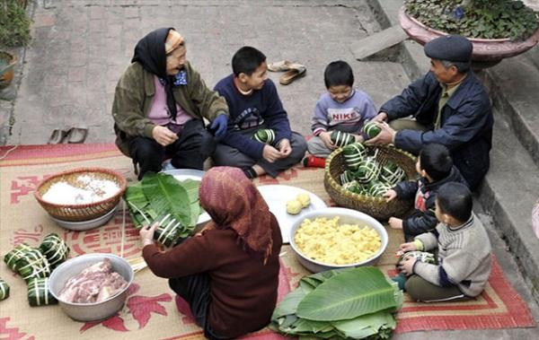 Phong tục Gói bánh chưng bánh giầy và dựng cây nêu ngày tết | Bói Tử Vi