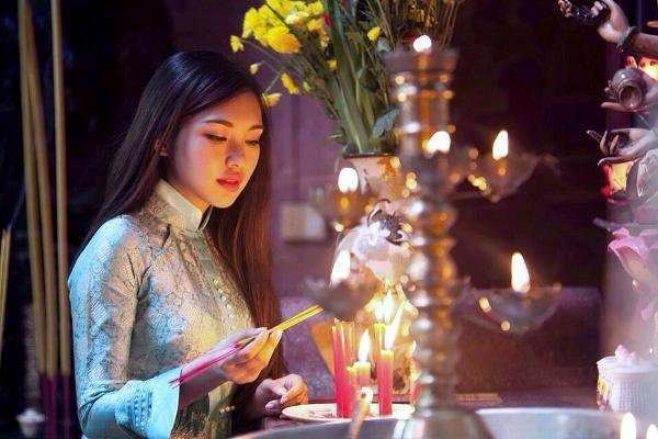 Hướng dẫn cách cúng hóa vàng tạ năm mới | Bói Tử Vi