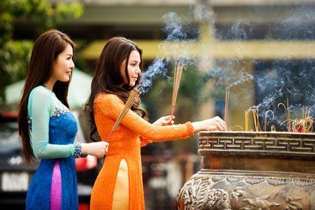 Ngày tốt giờ đẹp mở hàng, khai bút, xuất hành và đi lễ đầu năm 2019 | Bói Tử Vi