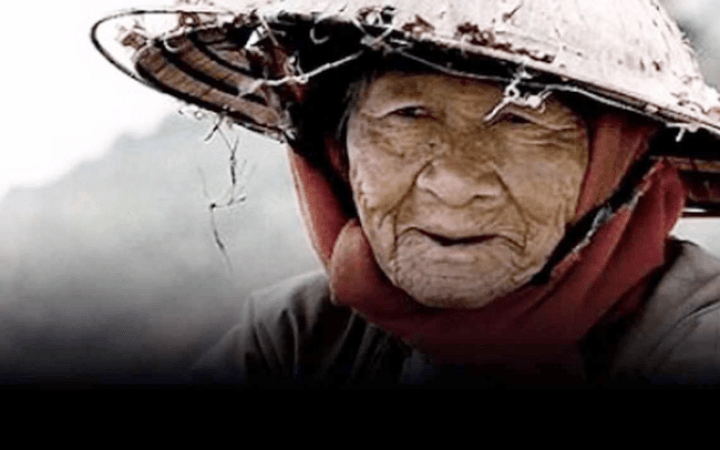 Một người mẹ có thể nuôi lớn 10 đứa con nhưng 10 người con nuôi một mình mẹ sao không nổi? | Bói Tử Vi