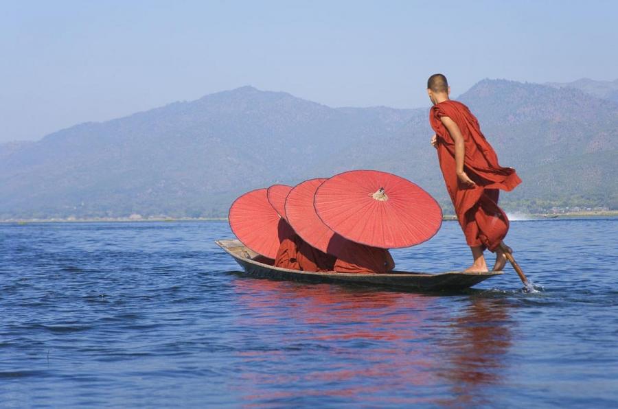 “Sông có khúc, người có lúc”, ta đi đường ta vạn sự tùy duyên, không tranh đấu thì phúc báo sẽ đong đầy | Bói Tử Vi