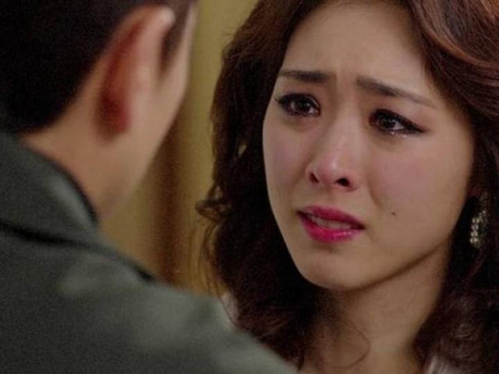 Thanh xuân ngắn lắm, bớt ngoan và bớt hy sinh đi hỡi đàn bà! | Bói Tử Vi